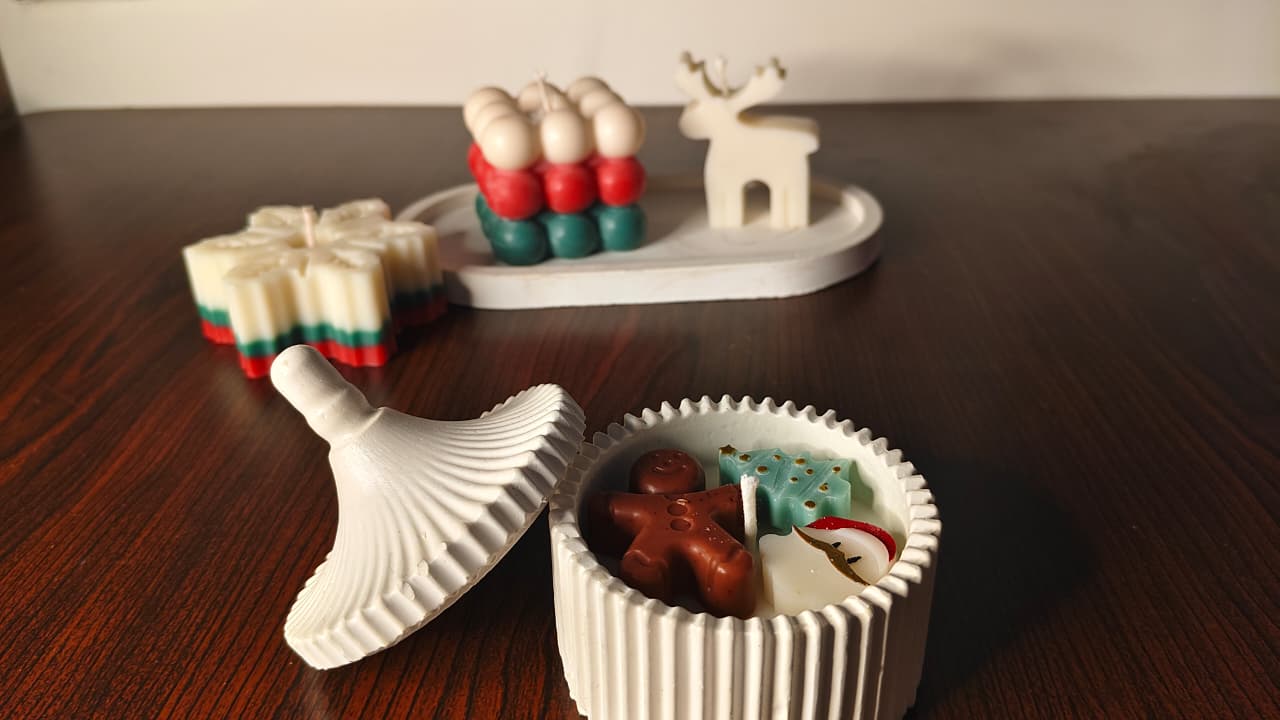 Gingerbread Delight Candle