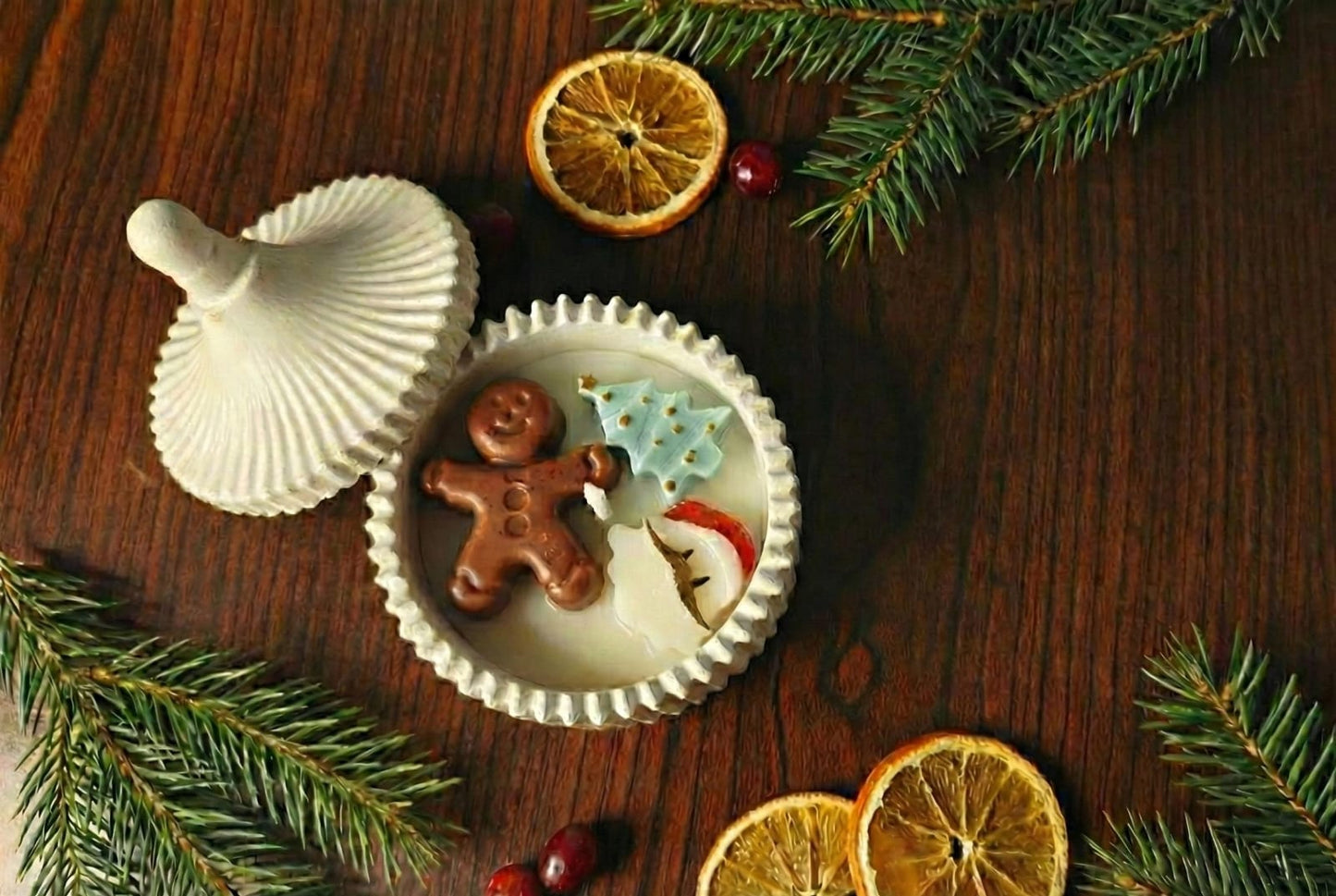 Gingerbread Delight Candle